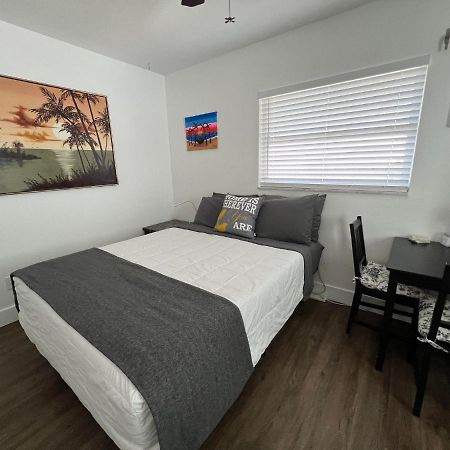 Cozy Private Studio W/Own Yard - 3Mi From Beach Семинол Экстерьер фото